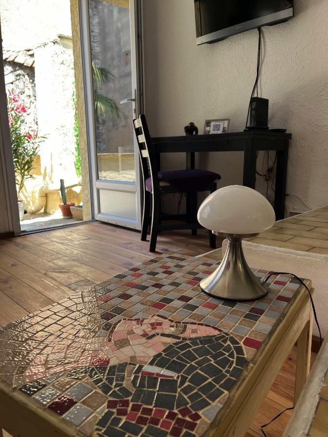 Studio Avec Terrasse Sur Cour, Authentique, Calme Avignon Exterior foto